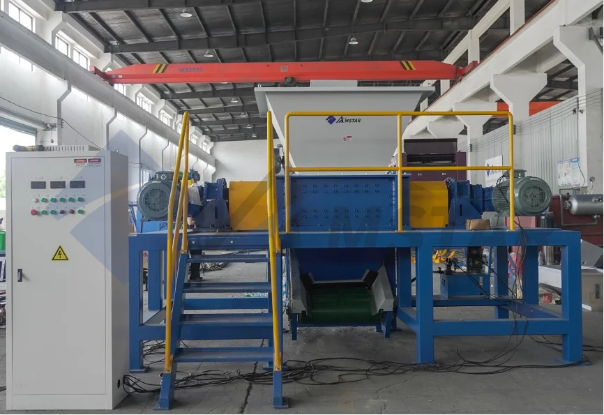 Double-shaft industrial shredder with counter-rotating blades