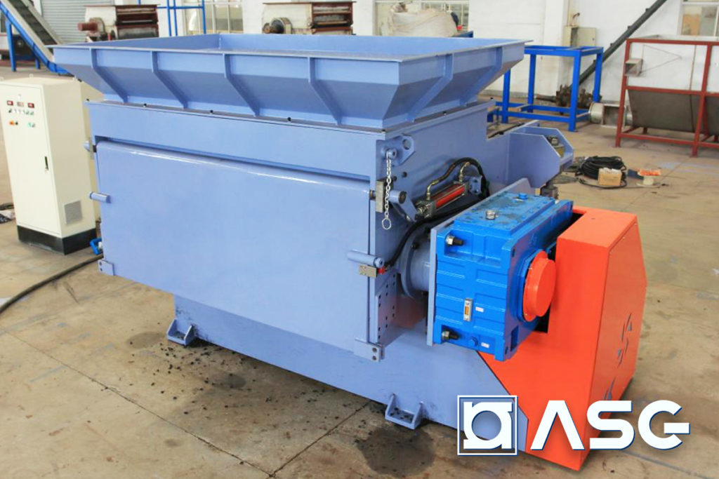 Plastic shredder for elastic plastics and rubbers - front side