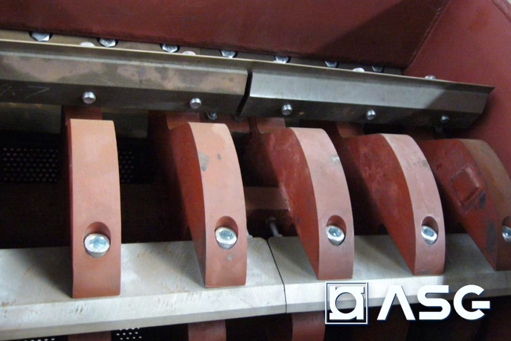 rigid plastic granulator machine blades - interior view